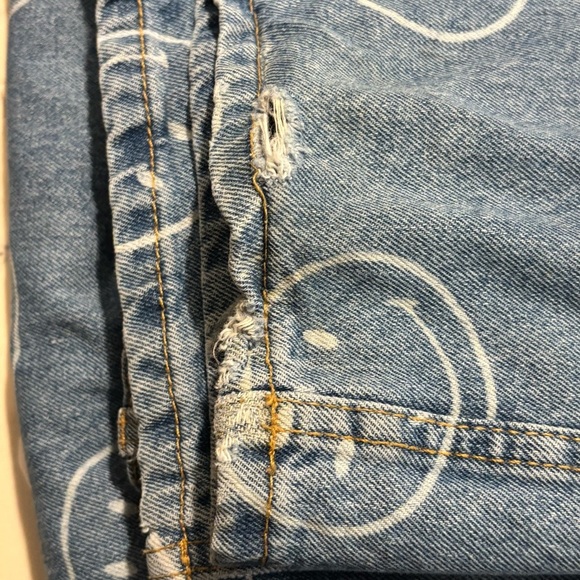 SMILEY H&M Sz 14 High Rise Blue Jeans with Smiley Print Wide Leg Distressed Hem - Picture 11 of 11